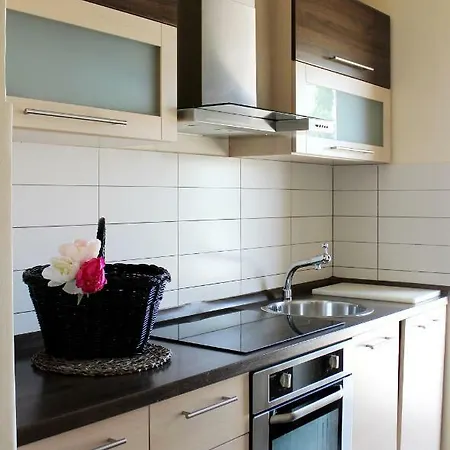 Mare, Pasman Apartament