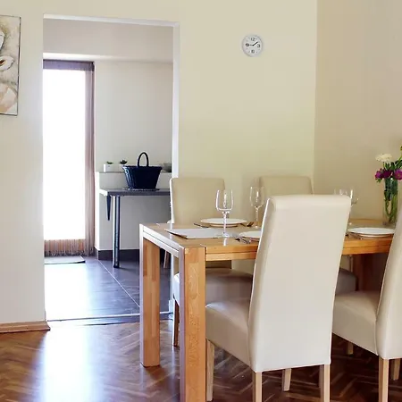 Mare, Pasman Apartment